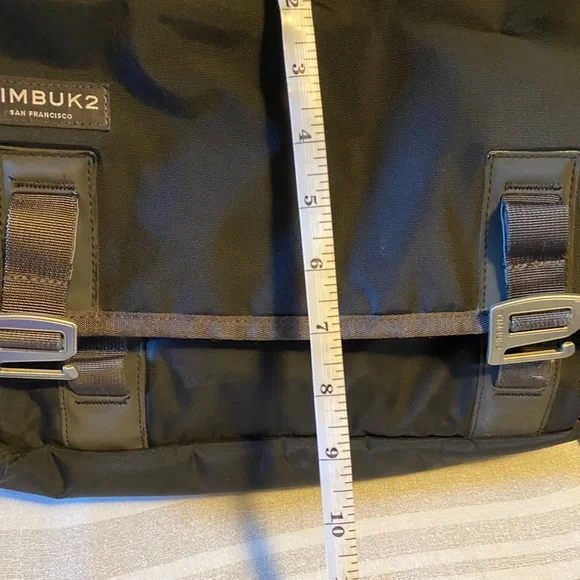 Timbuk2 Black Urban Messenger Bag with Durable Design